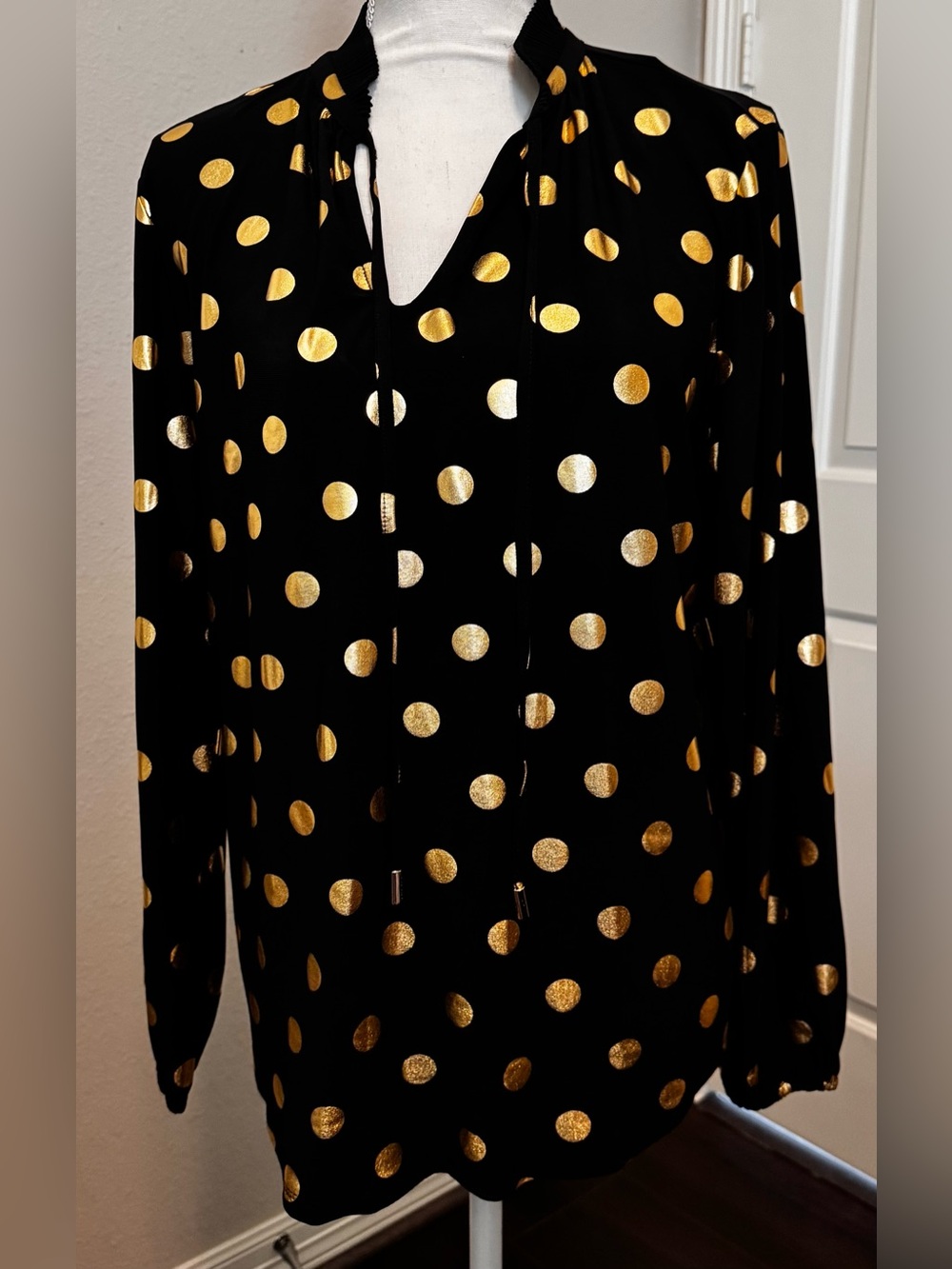 Anne Klein Women's Black/Gold Polka Dot V-Neck Long Sleeve Blouse L